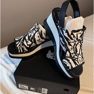 Sorel Joanie Slingback 9.5 summer wedges